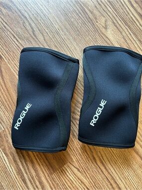 Rogue Black 3mm Neoprene Knee Sleeves (Pair)